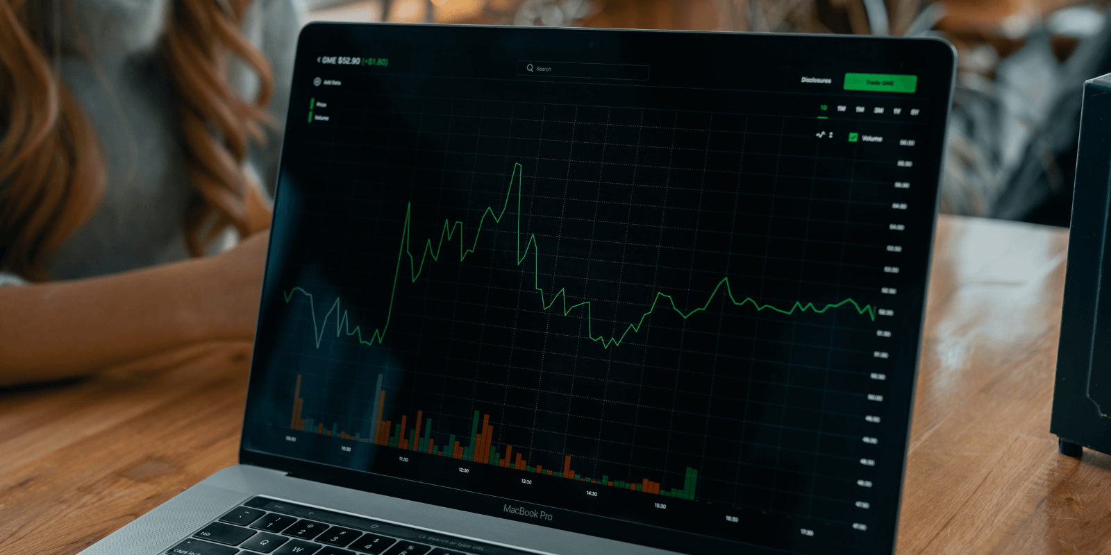 Alternative Investment Stu Hero (Desktop) Image 1600x800.png